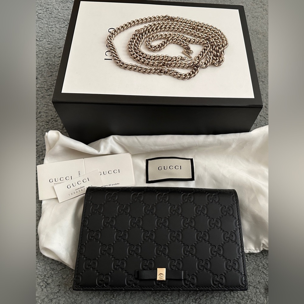 Gucci guccissima signature bow chain wallet black